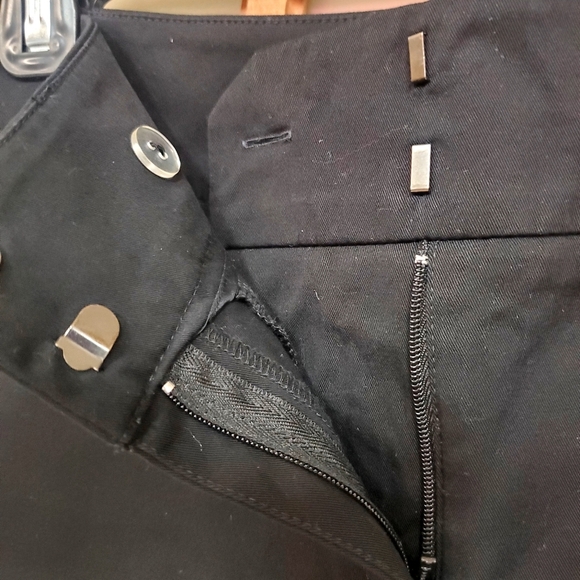 NEW YORK & COMPANY SIZE 0 BK DRESS SHORTS - Picture 2 of 4